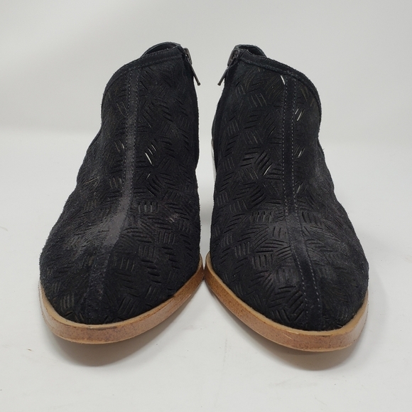 1. State Iddah Black Perforated Cutaway Booties size 10 - Picture 2 of 8